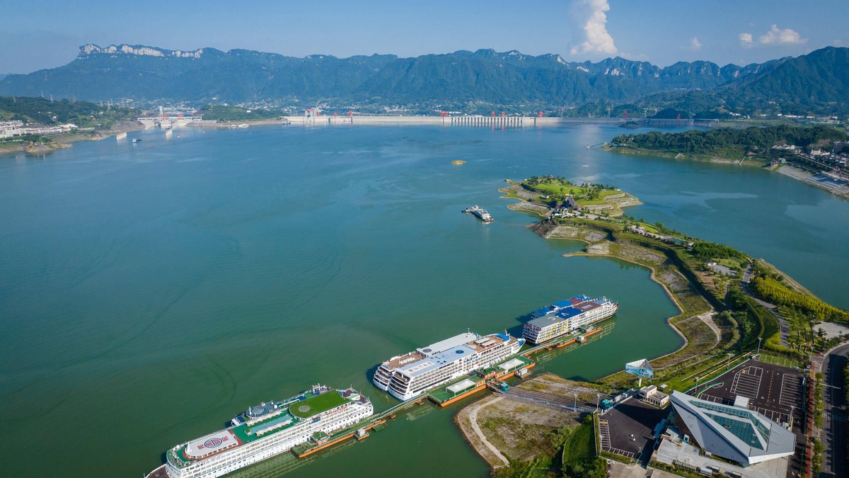 秭歸港三峽遊輪停靠和碼頭環境