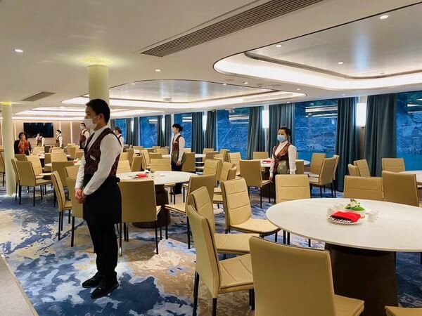 星际雅典娜号主餐厅