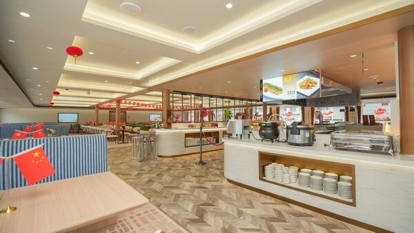 长江如歌号主餐厅