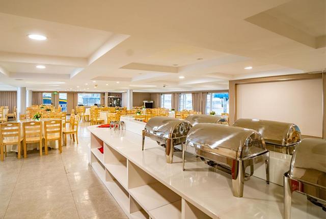长江观光游轮自助餐厅
